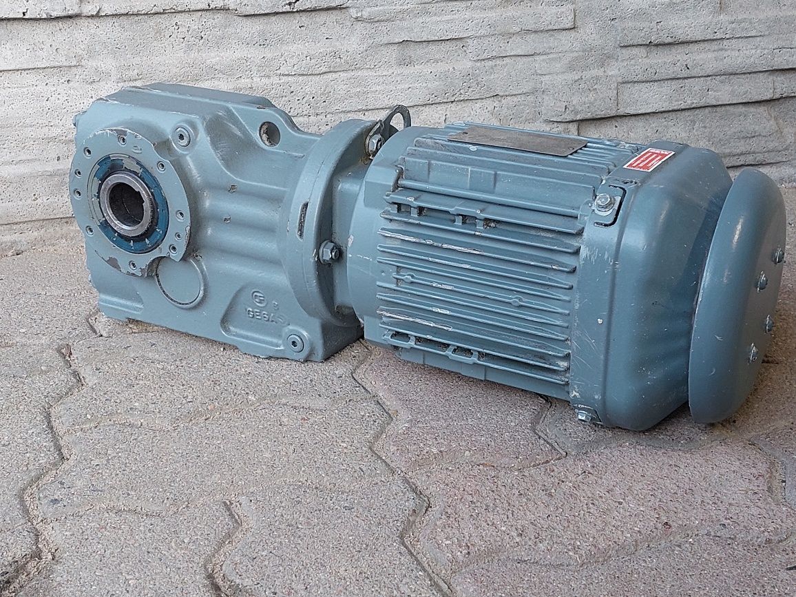 Motoreduktor kątowy 1.1kw 23obr . Sew