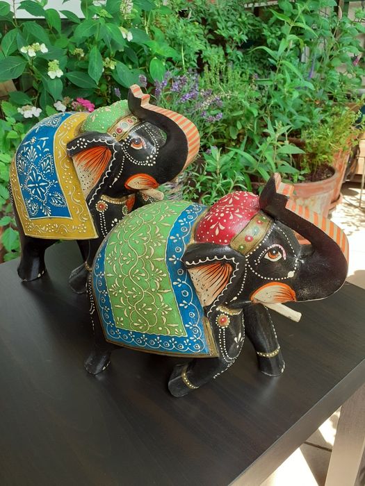 Dwa słonie indyjskie ręcznie malowane