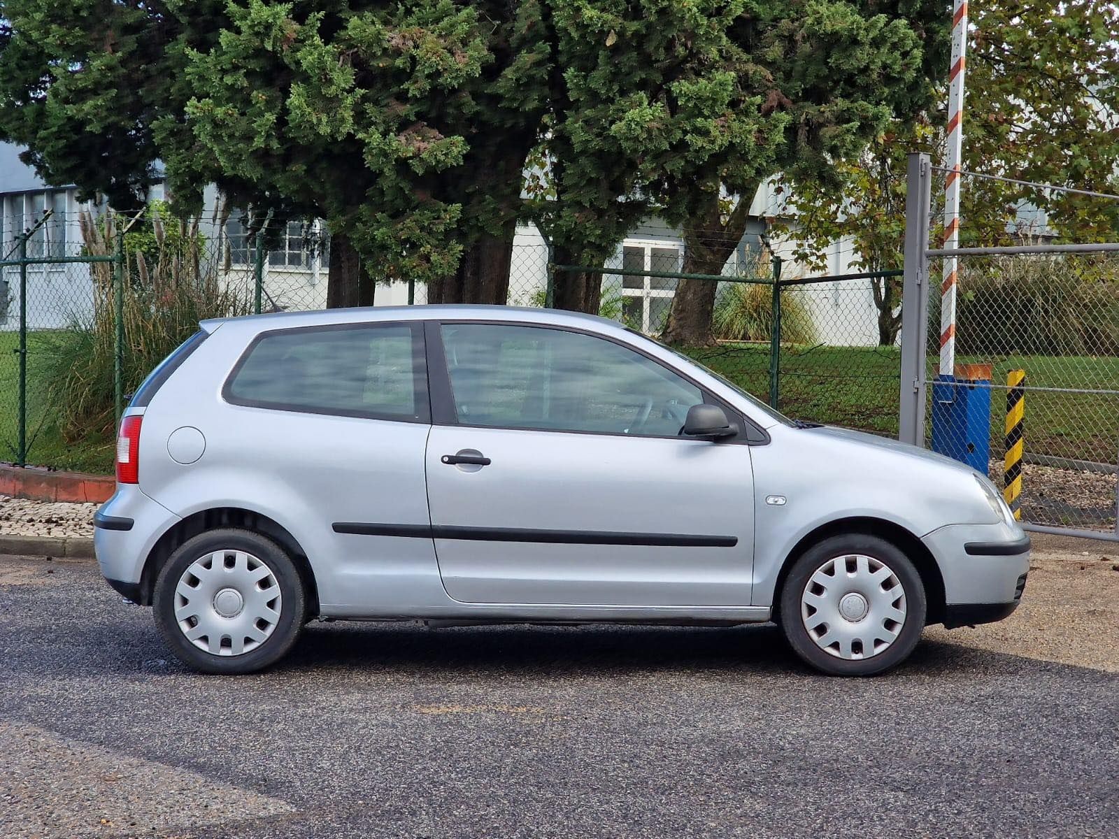 vw polo  2002 perfect condition .