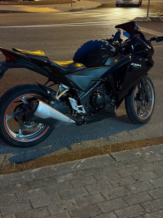 Vendo mota Honda CBR250R