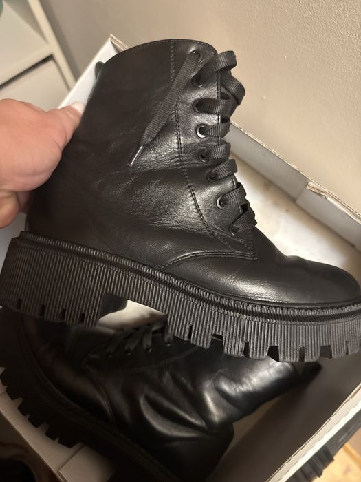 Продам шкіряні чобітки розмір 36