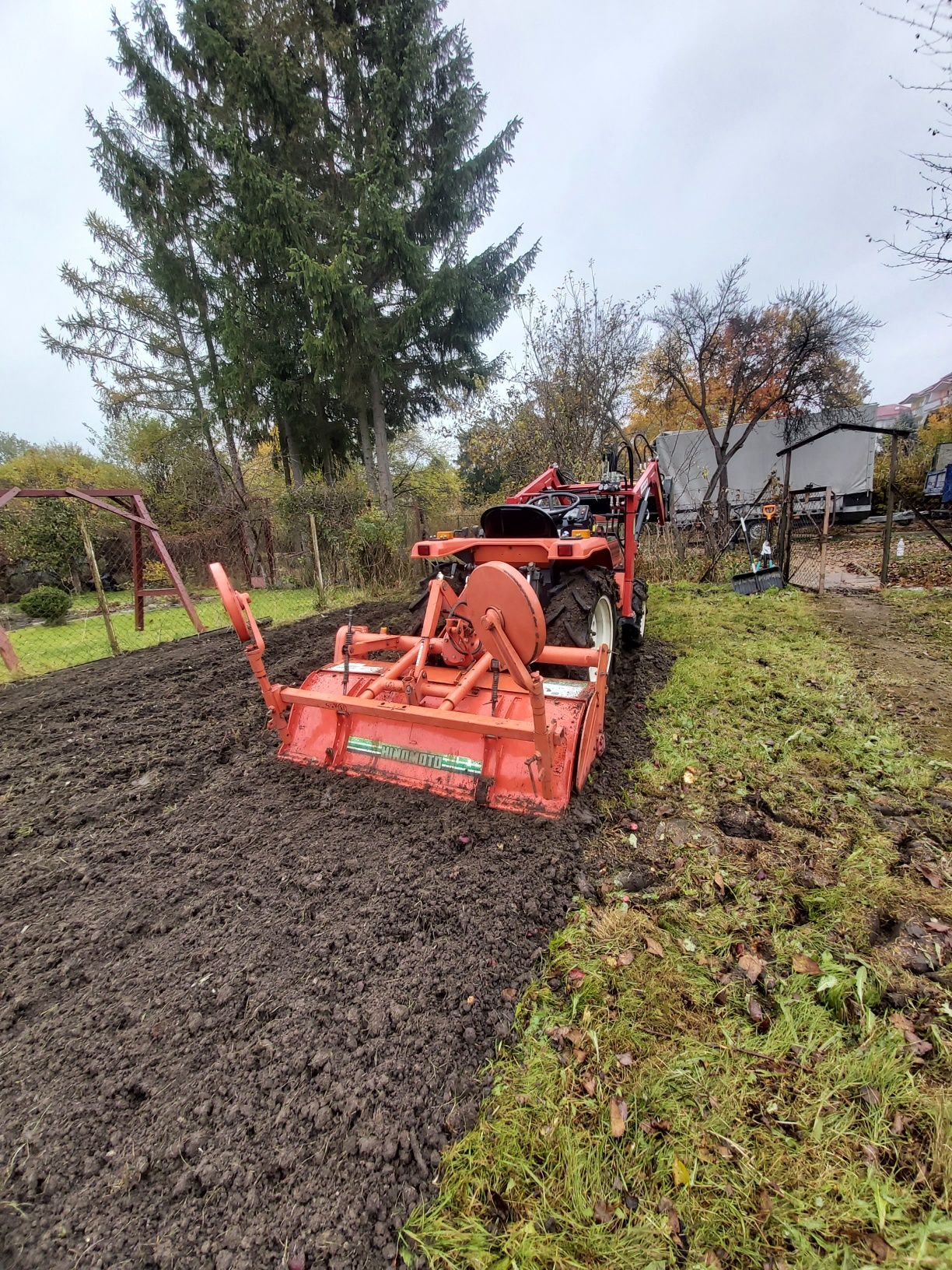 Usługi Glebogryzarką. Niwelacja Maszynowo