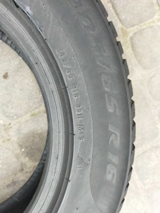 205.65.16 jedna opona Pirelli Sottozero 3