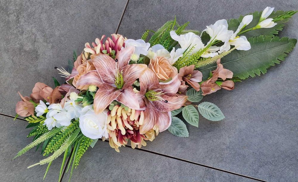 Kompozycja kwiatowa na grób cmentarz stroik ikebana Z145