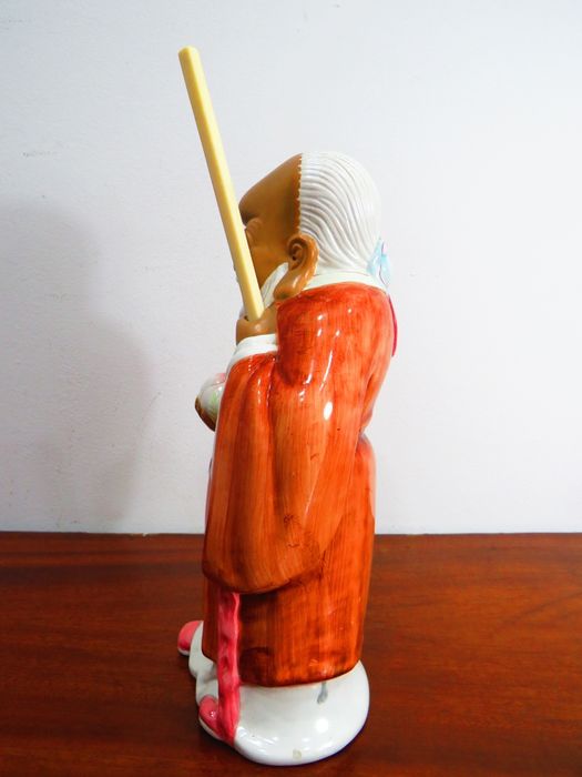 Buda em porcelana.