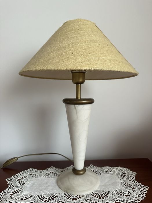 Candeeiro com pé mármore