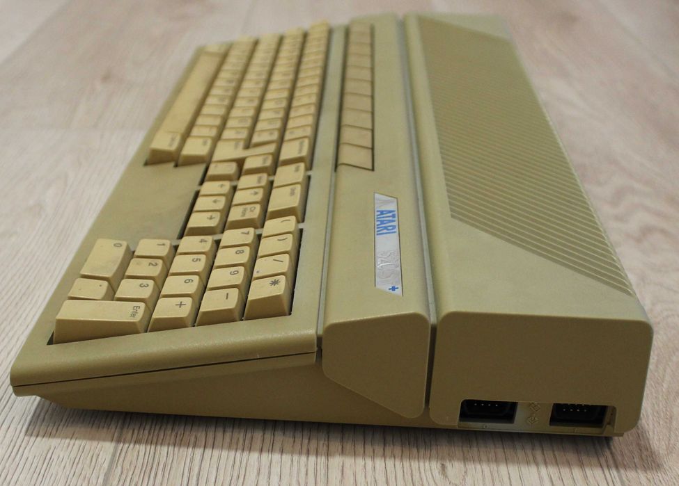 Atari 520ST+ wraz z monitorem Atari SM124
