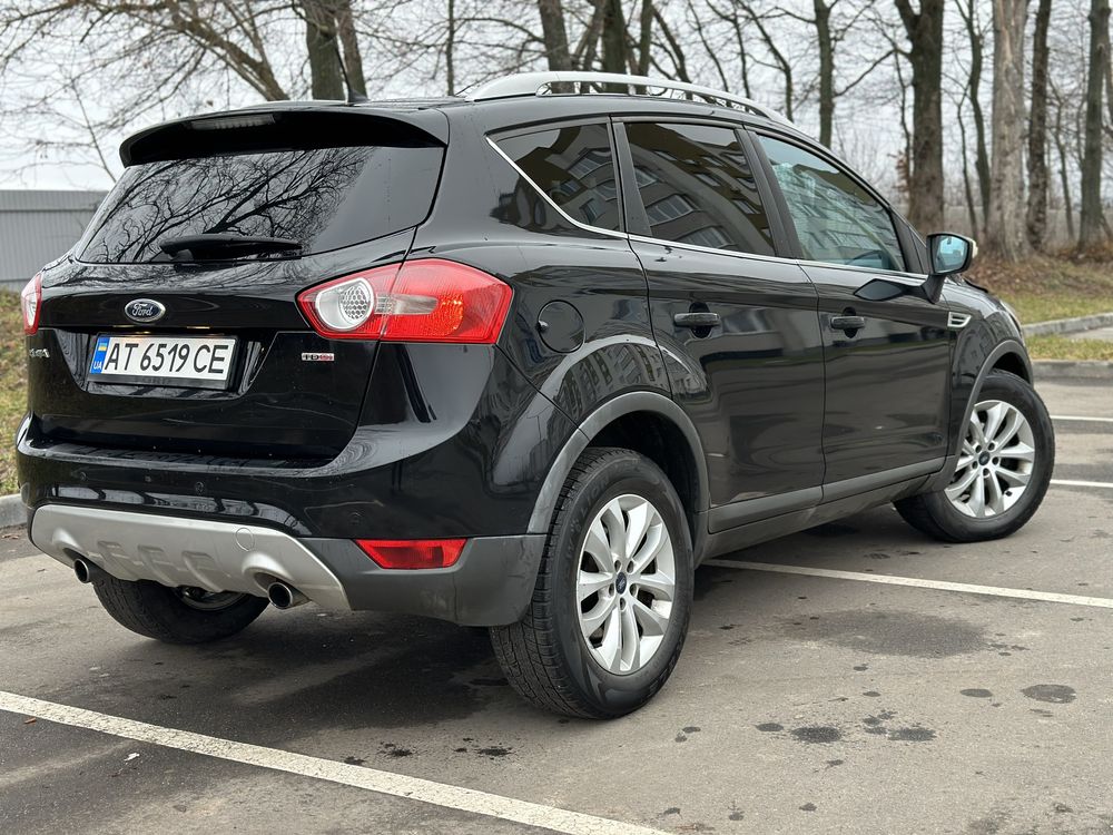 Ford Kuga 2010 рік