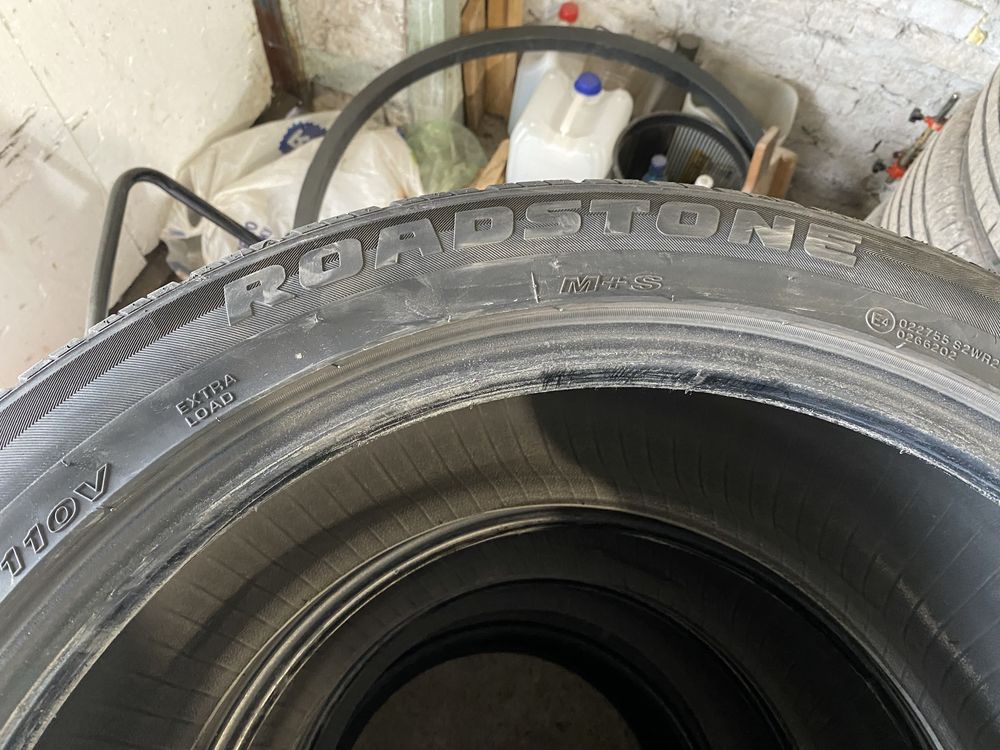 Покрышки Roadstone 275/45 R20 комплект б/у