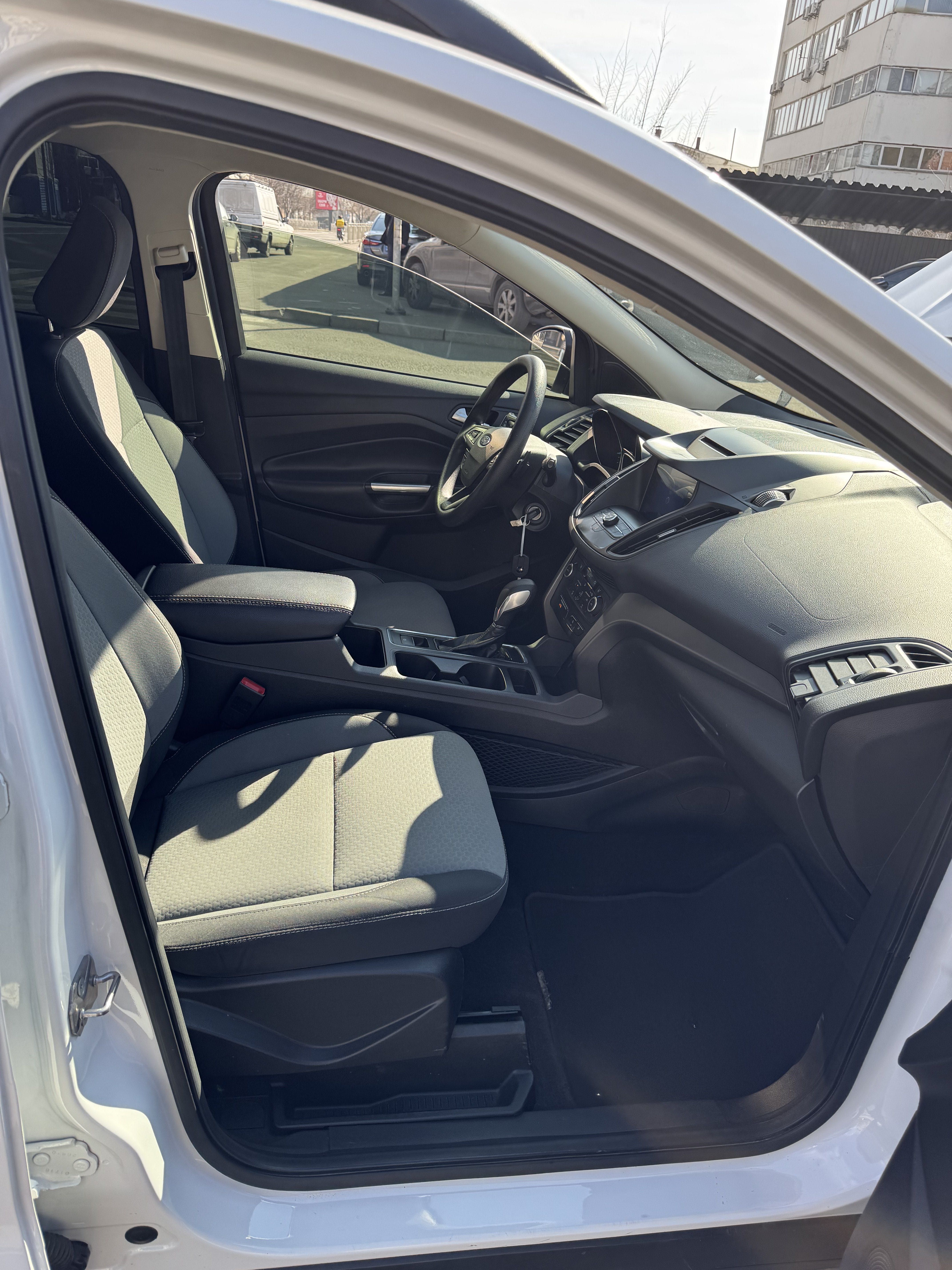Ford Escape 2018 White 1.5L ecoboost 4x4 sync3