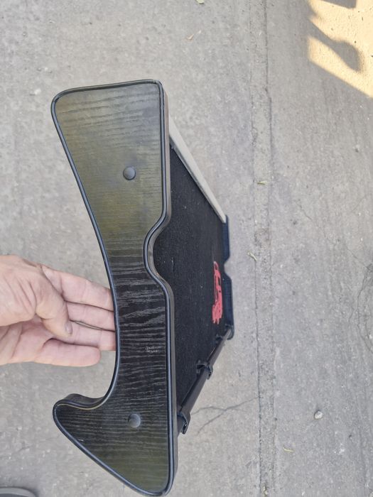 Полка для  Рено магнум в хорошем состоянии