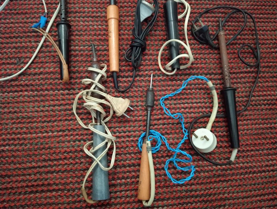 Рабочие, состоянии на фото.