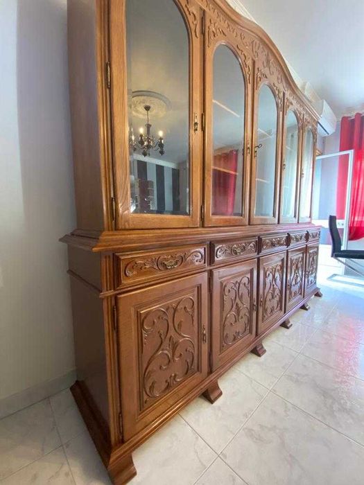 Móvel com vitrine madeira maciça usado em bom estado