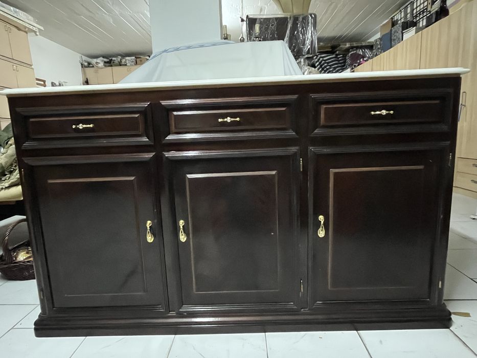 Aparador com espelho