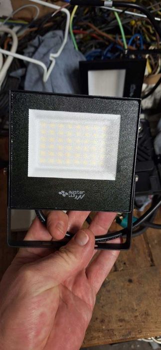 Halogen LED z czujnikiem ruchu 30W 4500K naswietlacz zewnetrzny IP65