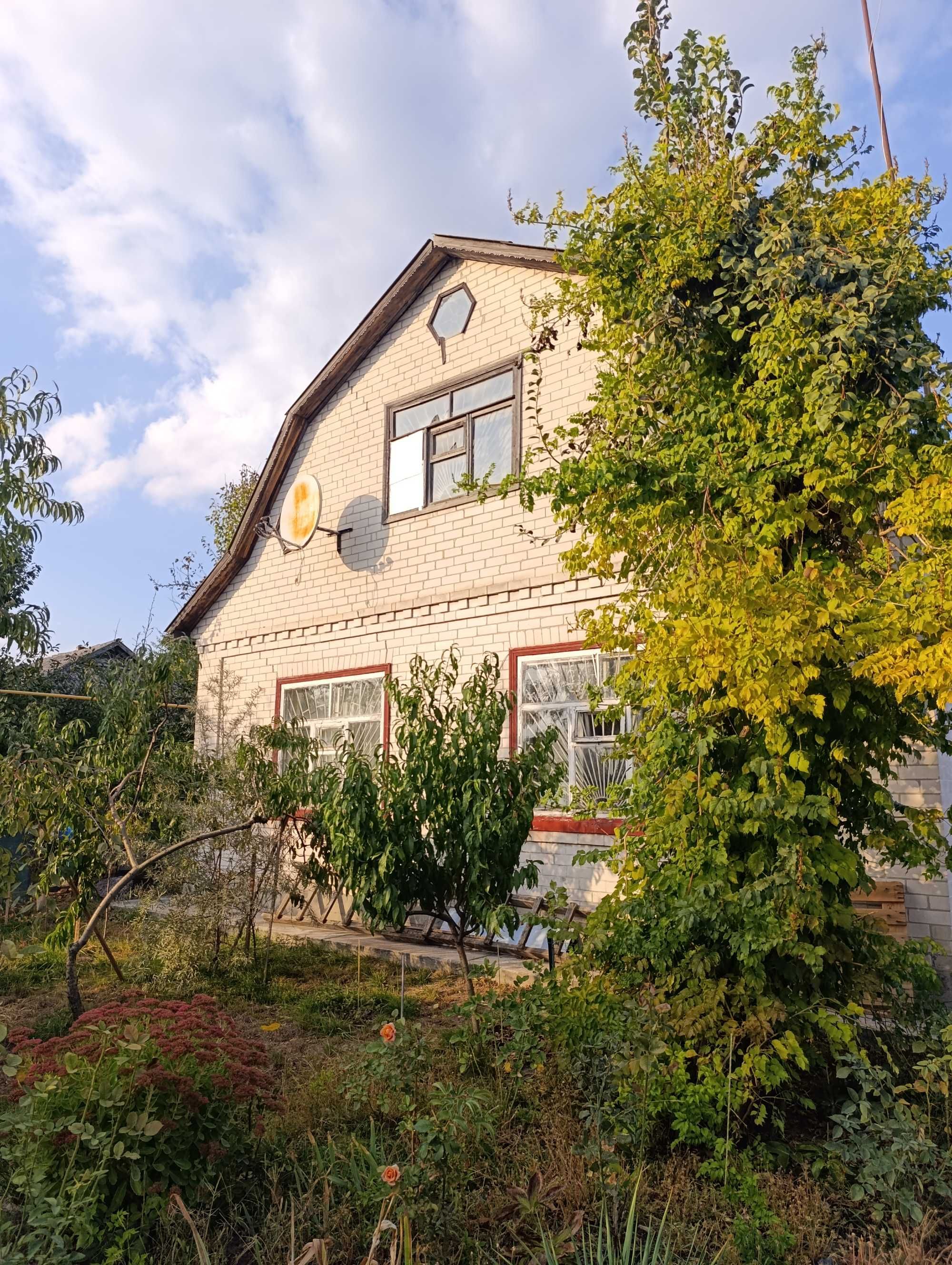 Продаж великого будинку в Мошнах по центральній вулиці