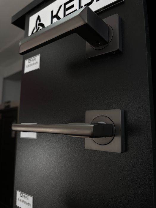 Ручка чорна до міжкімнатних дверей