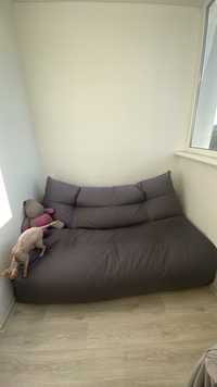 Безкаркасний диван