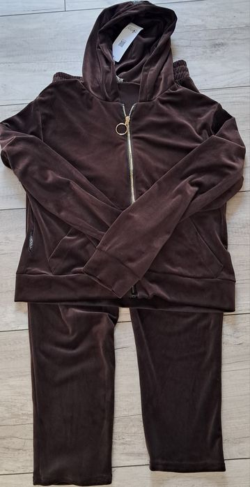 Czekoladowy dres z kapturem welurowy Minouu