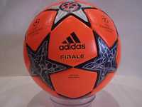Футбольный мяч Лиги чемпионов УЕФА сезона 2012/2013 Adidas Finale 12