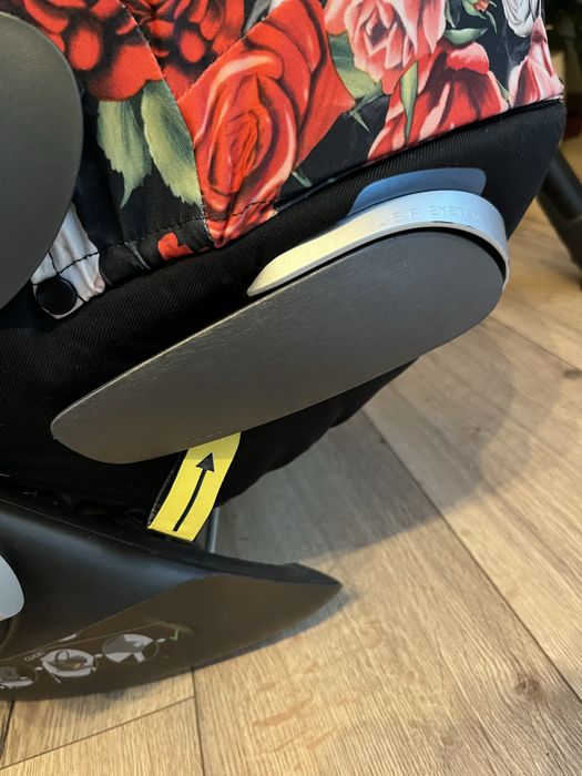 Cybex Cloud Z i-size Spring Blossom Dark + baza + adaptery
