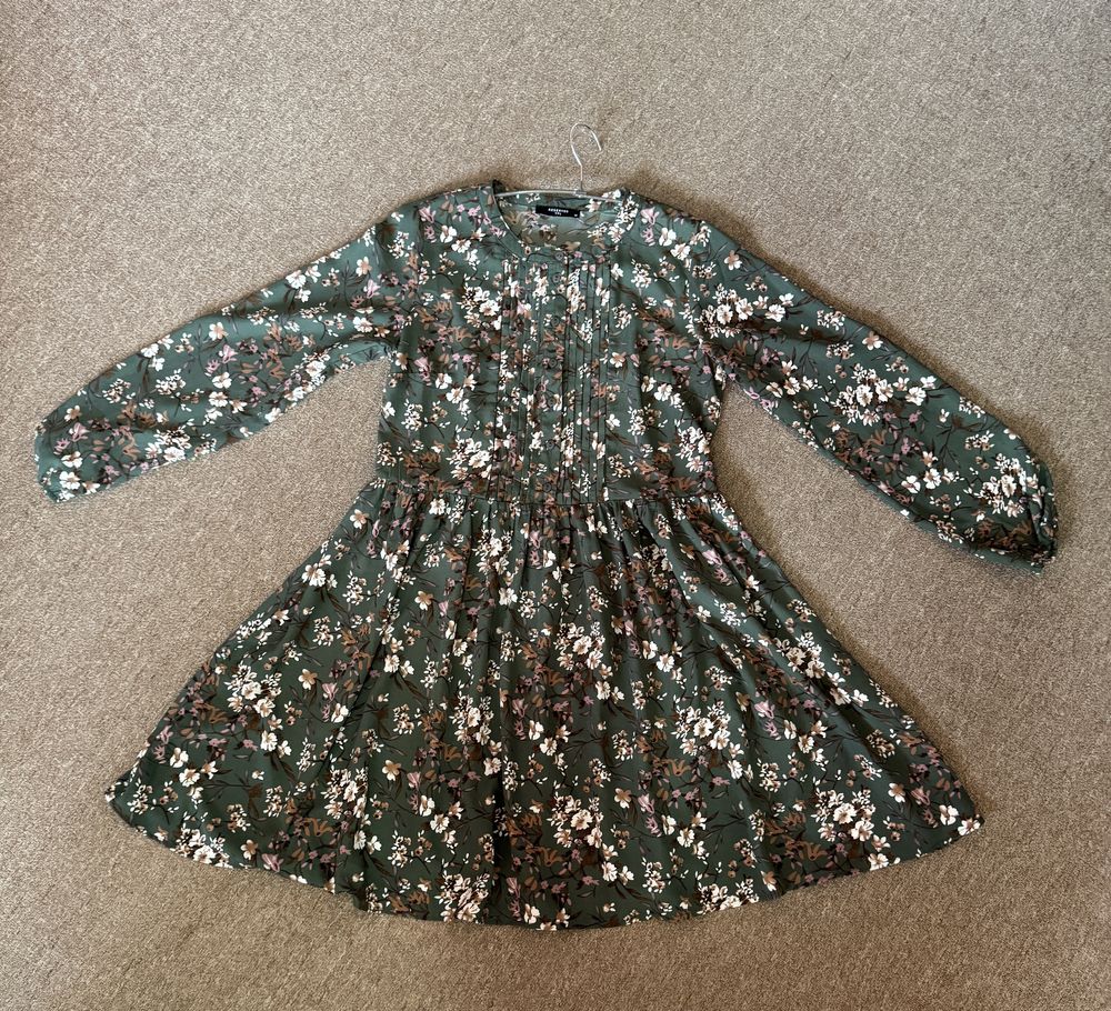 Сукня оливкового кольору розміру М