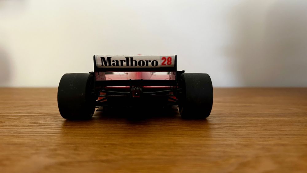 Miniatura Ferrari 412T (1/18) -  Gerhard Berger