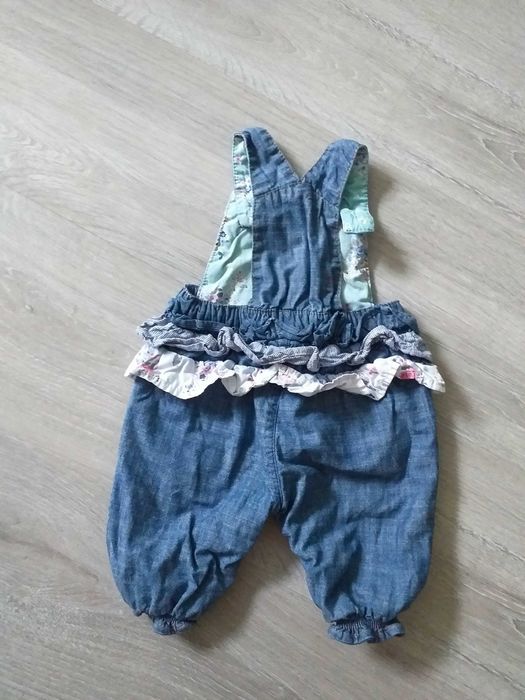 Ogrodniczki dziewczęce z kotkiem i falbankami Next 3m