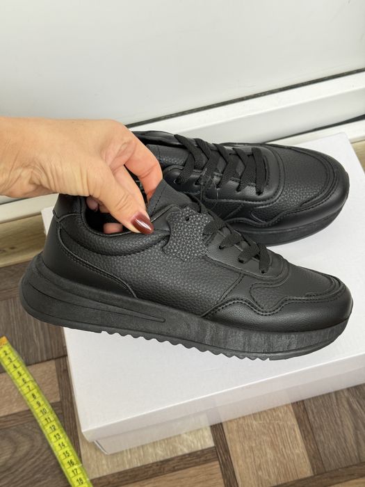 Кросівки натуральна шкірана осінь 24,5см