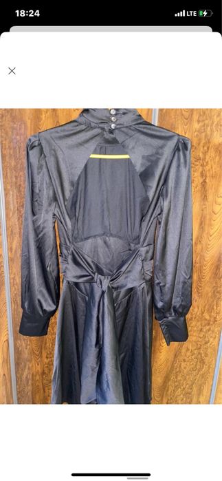 Шелковое платье с открытой спиной