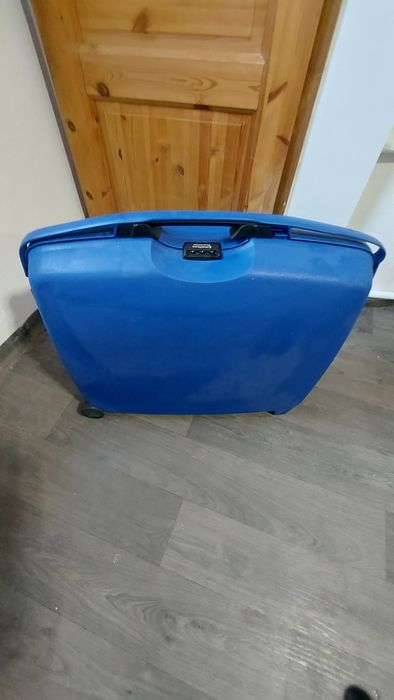 Чемодан дорожній Amerikan Tourister