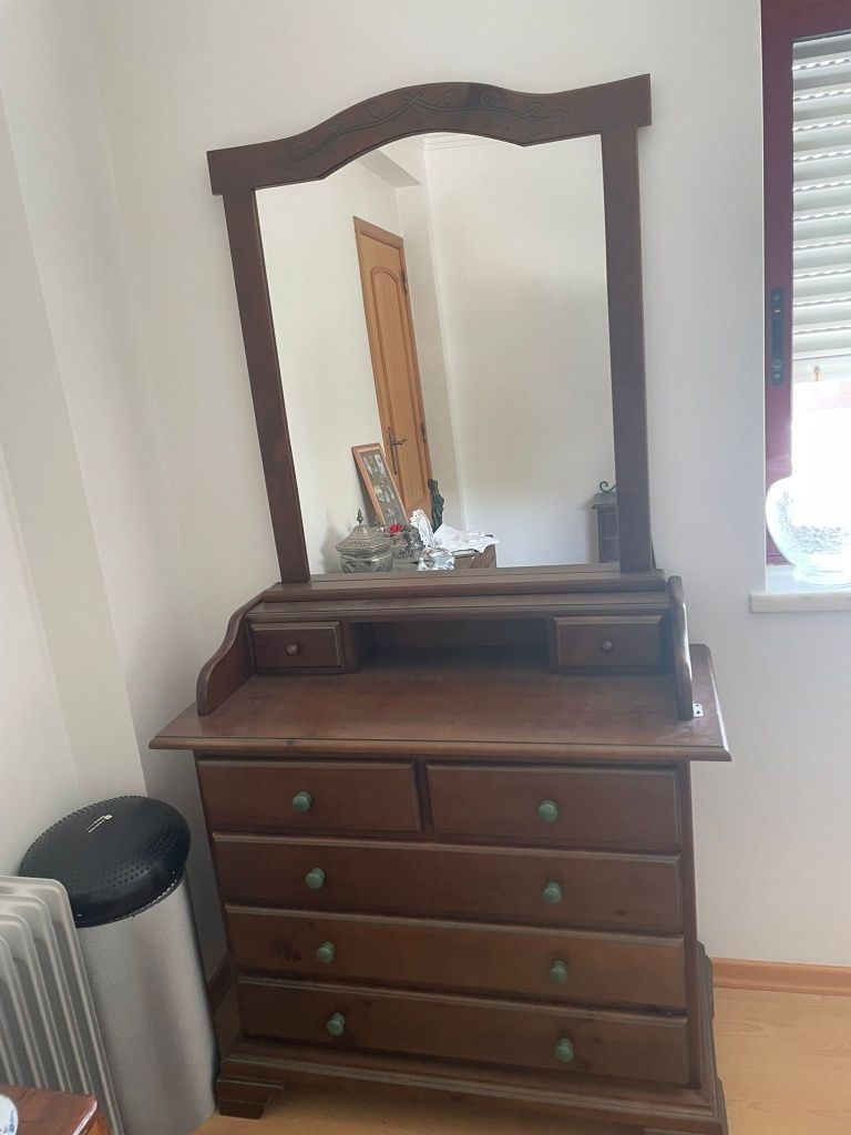 Quarto casal sem roupeiro