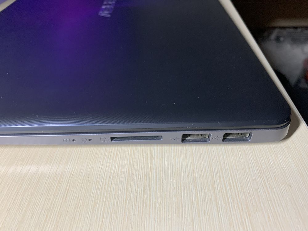 Asus Vivobook S14