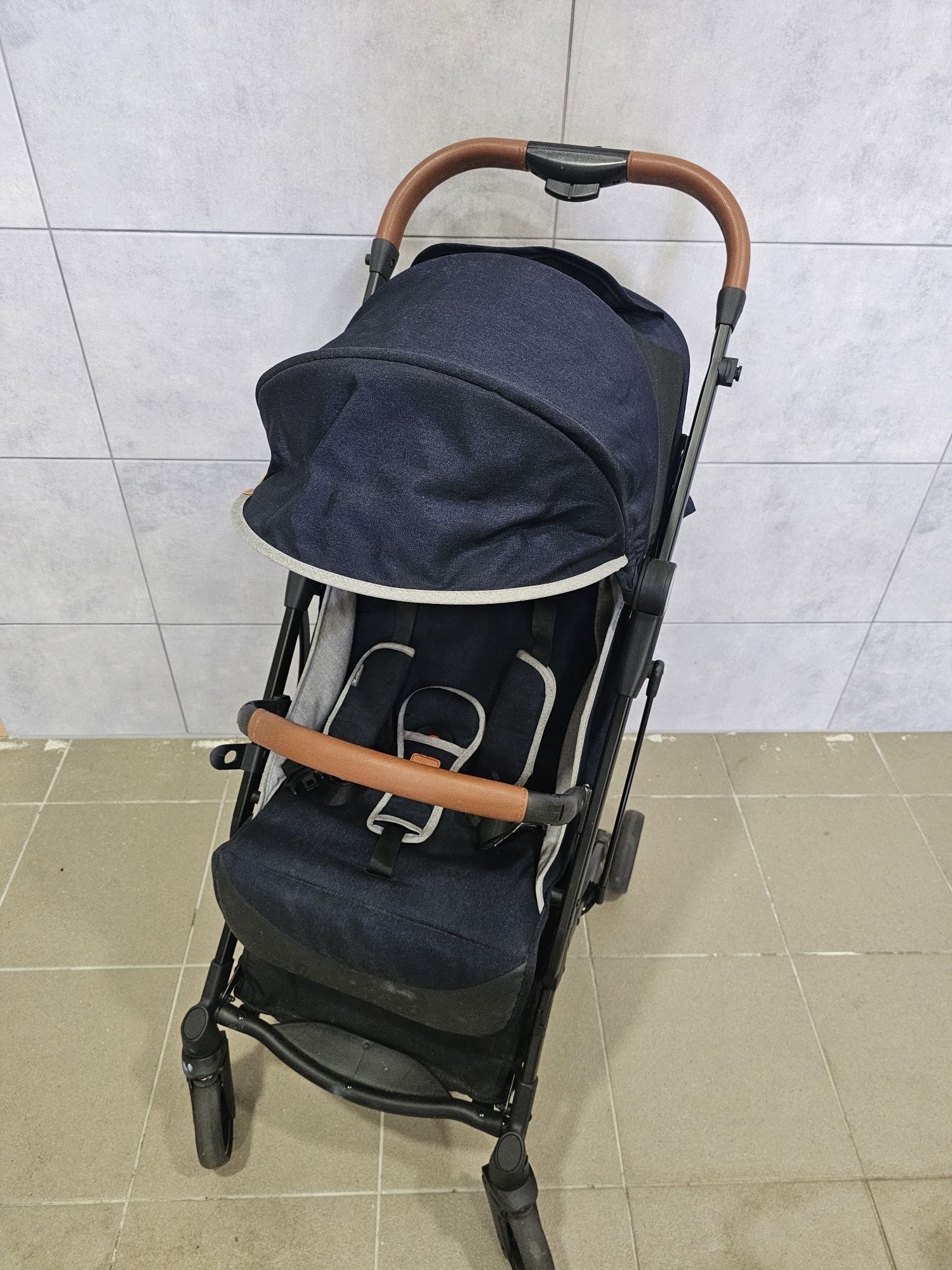 Carrinho de bebé/criança em bom estado