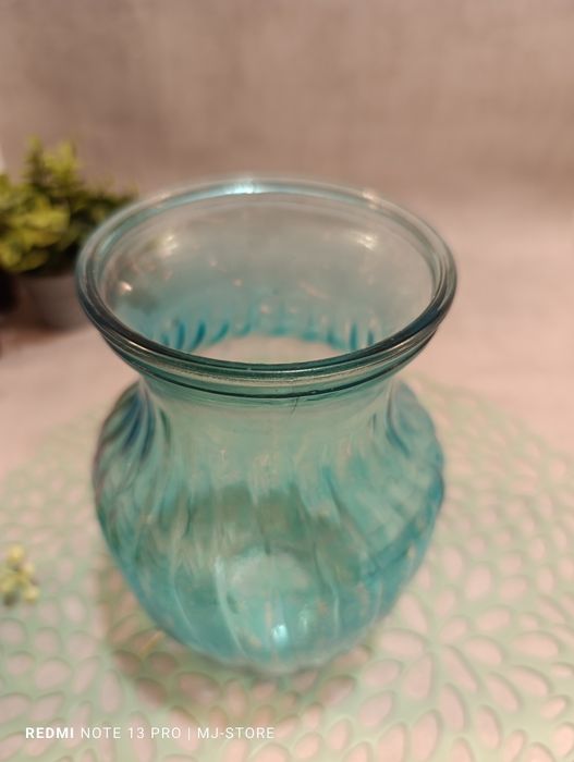 Szklany wazon ozdoba