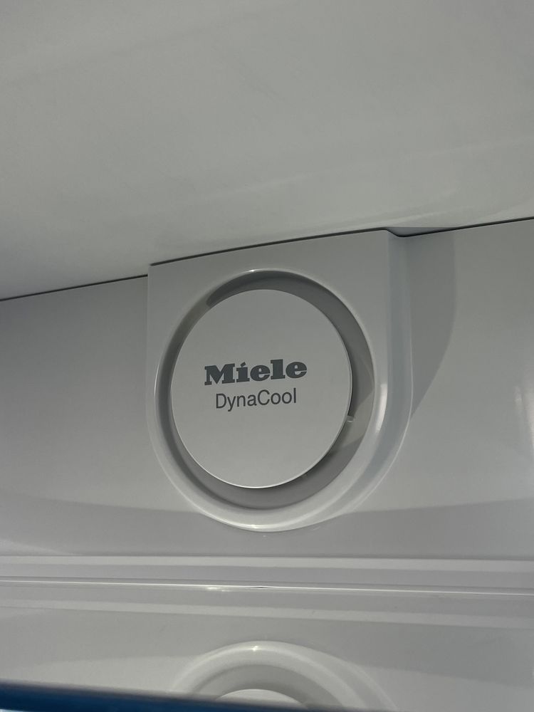Вбудований холодильник Miele K 37272/ 2020р/ NoFrost