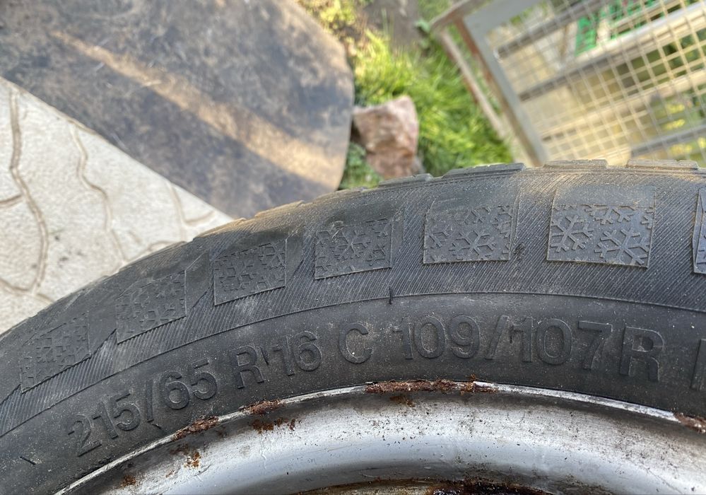 Резмна с дисками б/у зима 215/65 R16