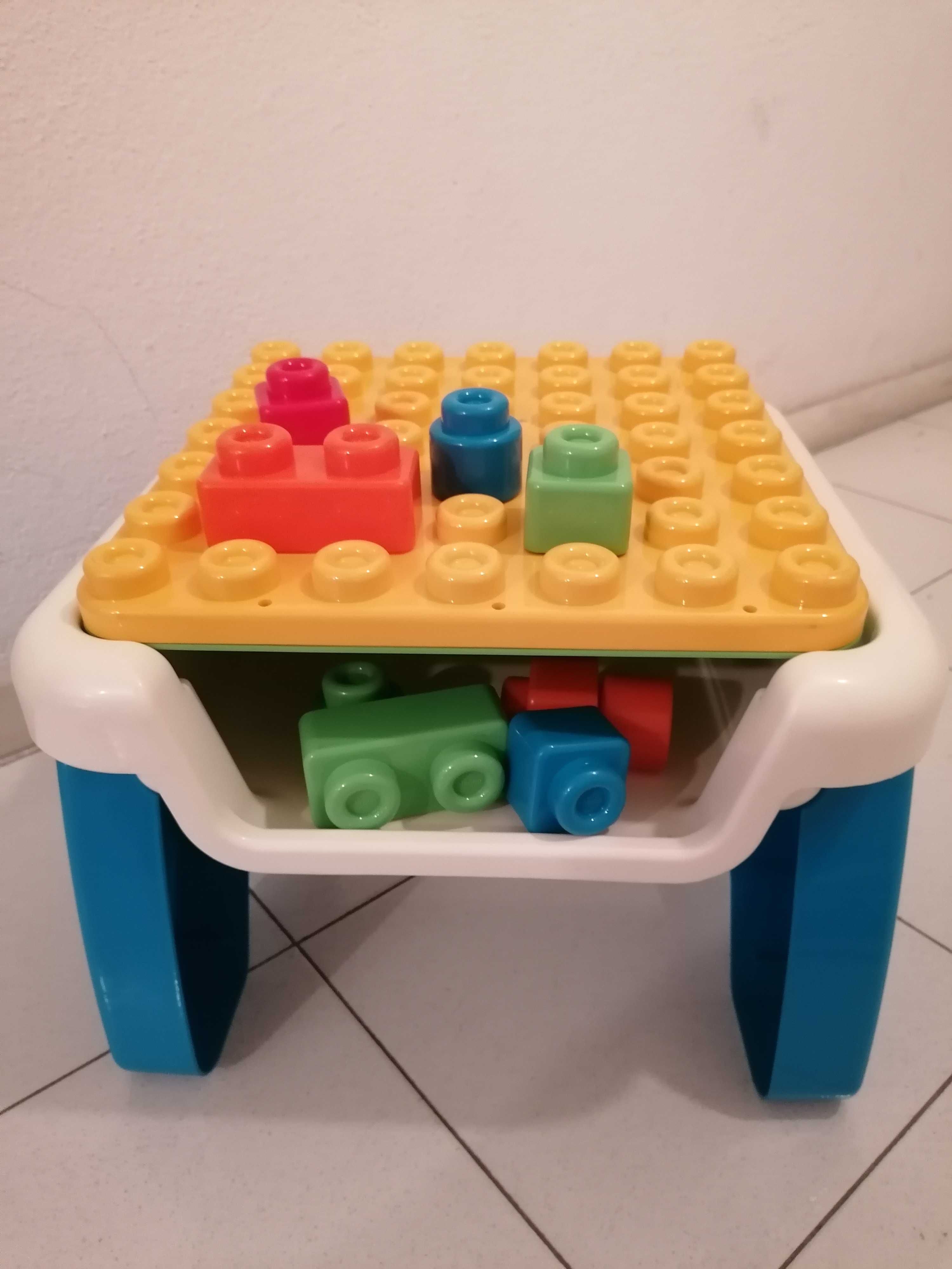 Mesa atividades Chicco