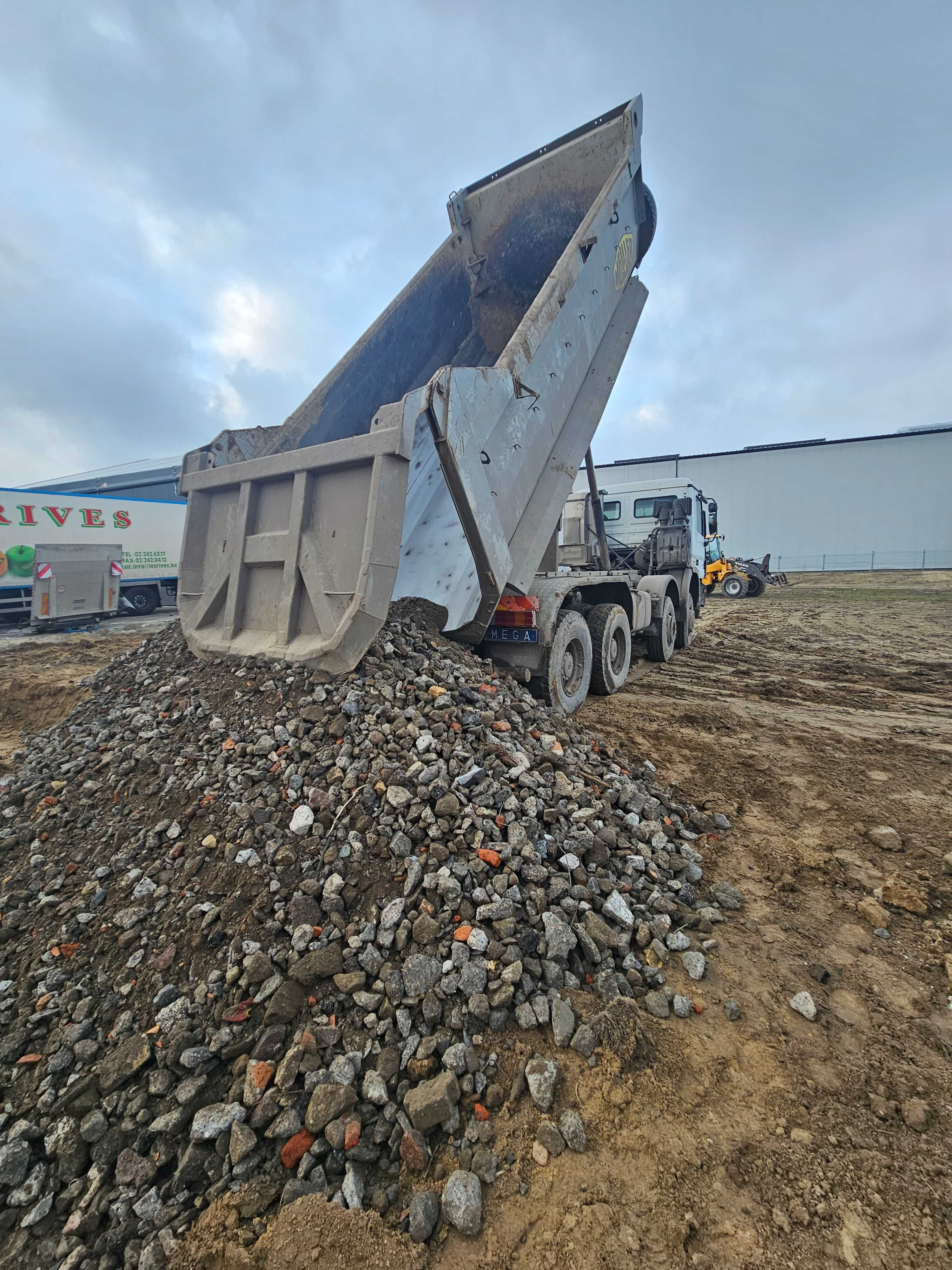 Ziemia przesiewana pod trawnik Transport od 1 tony do 28 ton