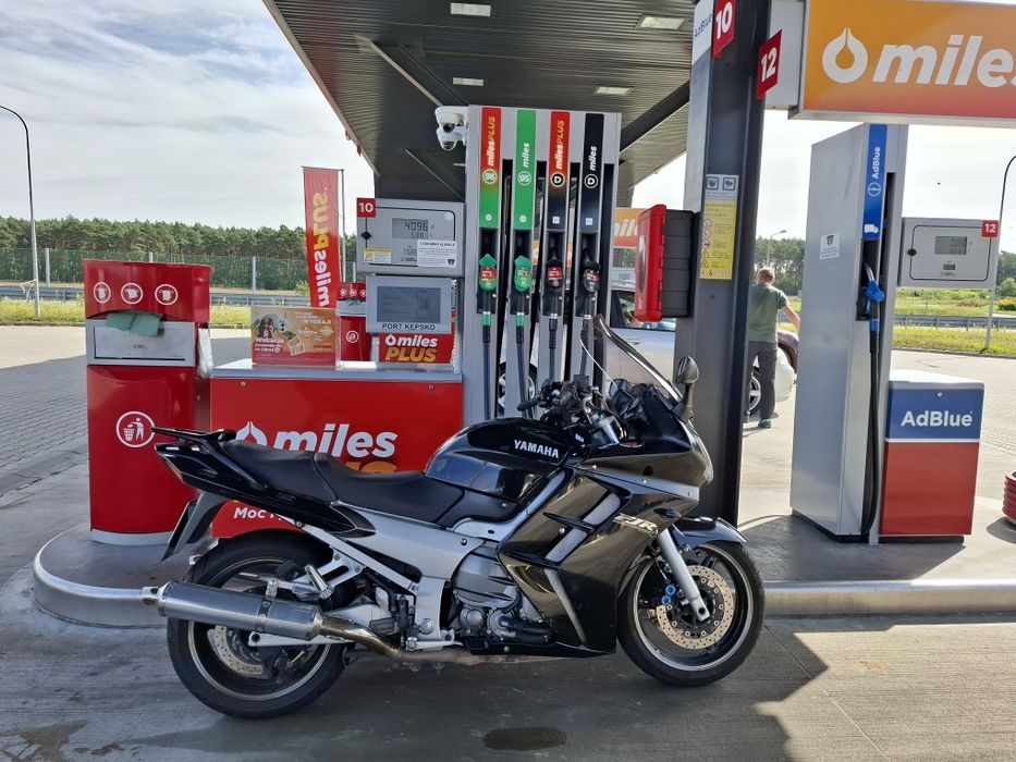 Yamaha FJR 1300 – 2001 r. – bez wkładu, po serwisie!

Sprzedam zadbaną
