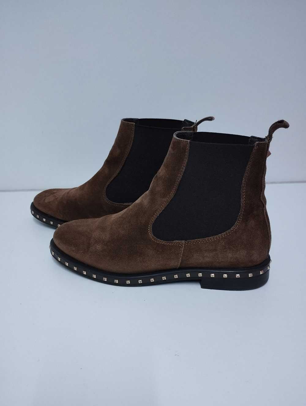 Botas castanhas em Camurça com tachas douradas 37