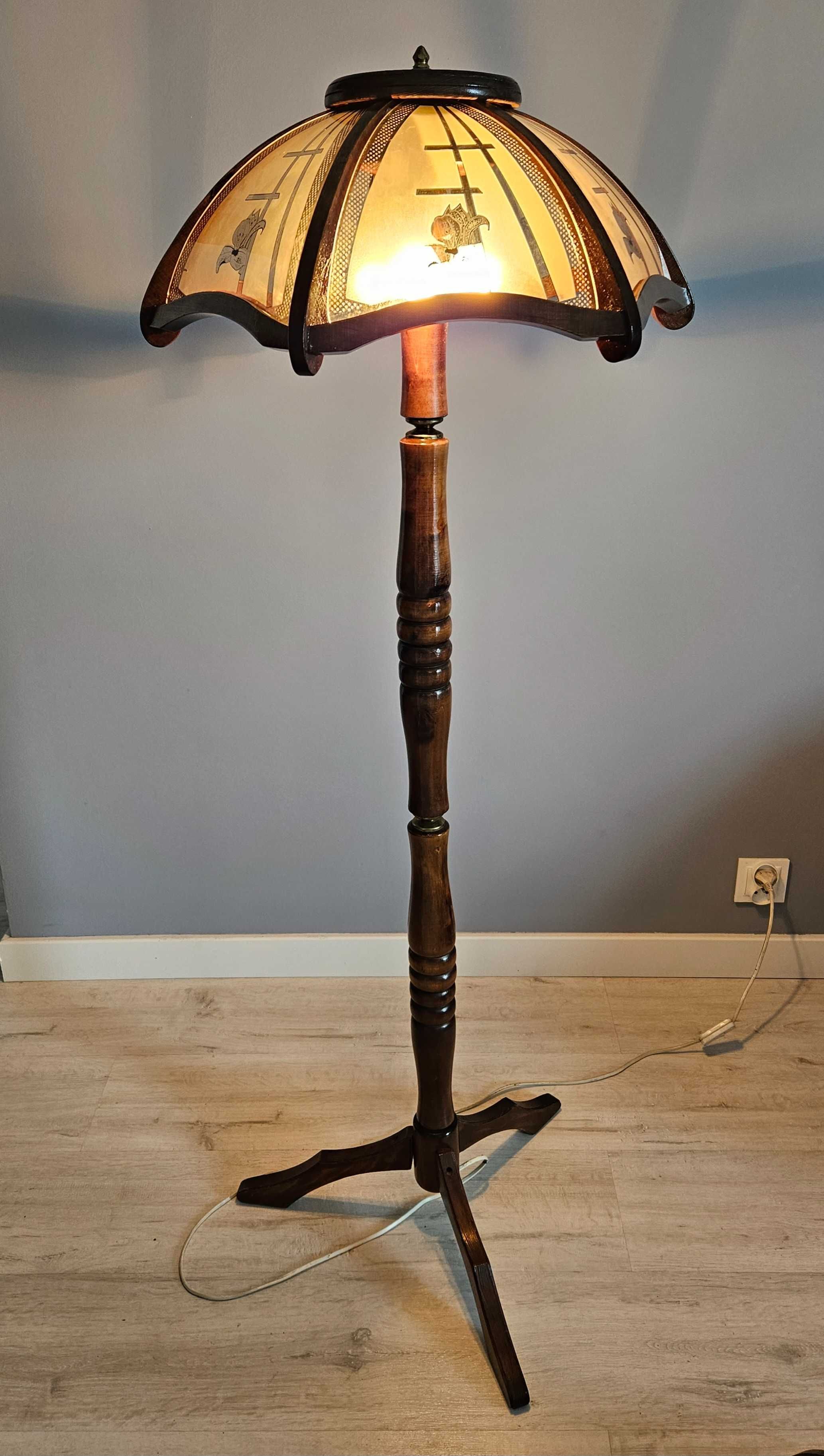 Lampa drewniana z żyrandolem