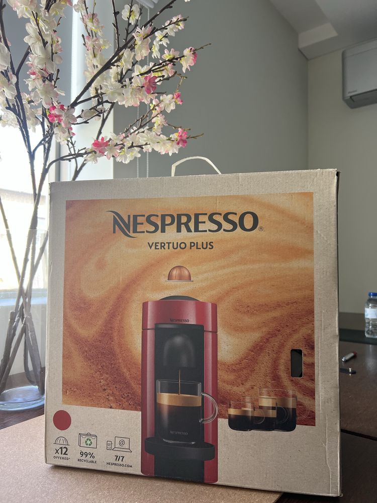 Maquina Nespresso Vertuo Plus- Nova