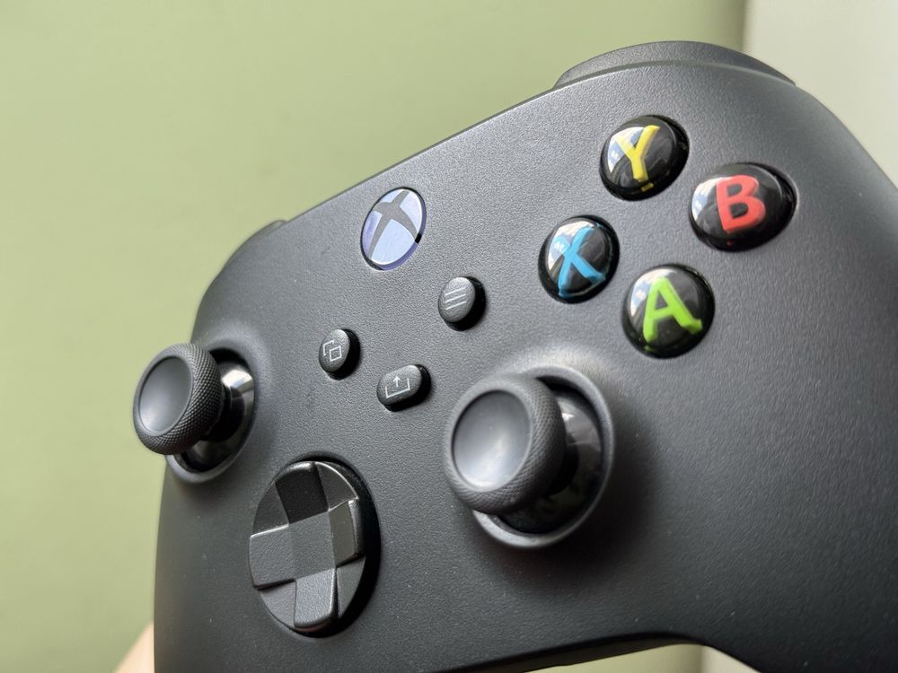 Czarny pad Xbox Series X|S - w bardzo dobrym stanie