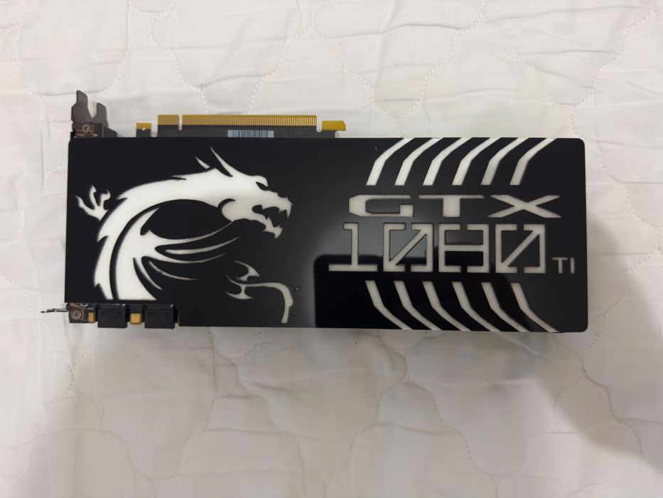 GTX 1080 Ti MSI com backplate personalizado