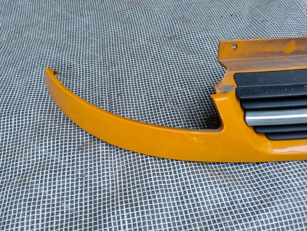 Atrapa grill Opel Vivaro 02-06 chrom kratka pomarańczowy przód wysyłka