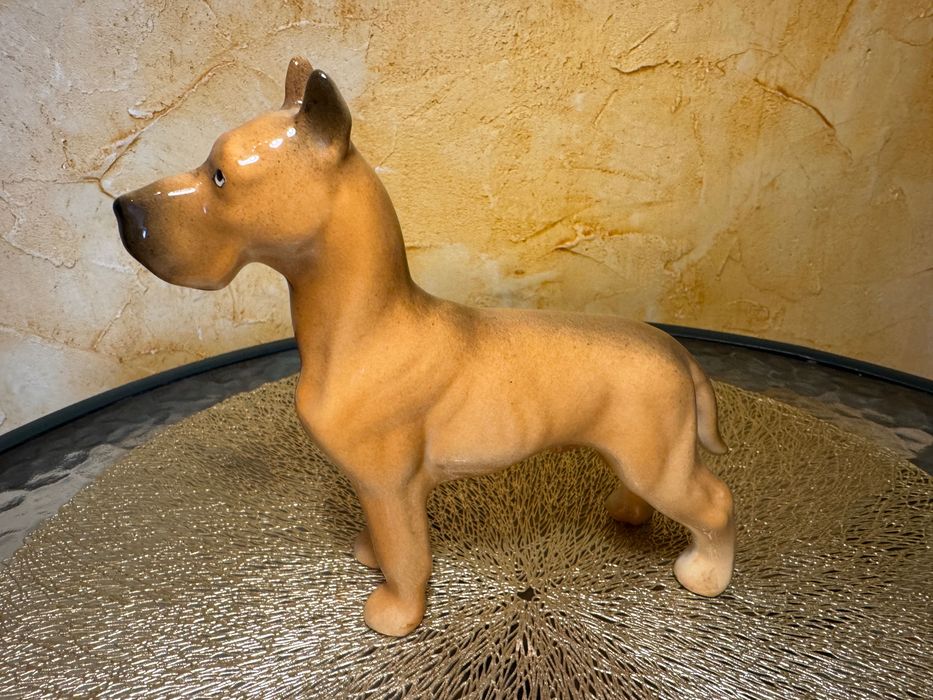 Porcelanowa figurka psa - dog niemiecki