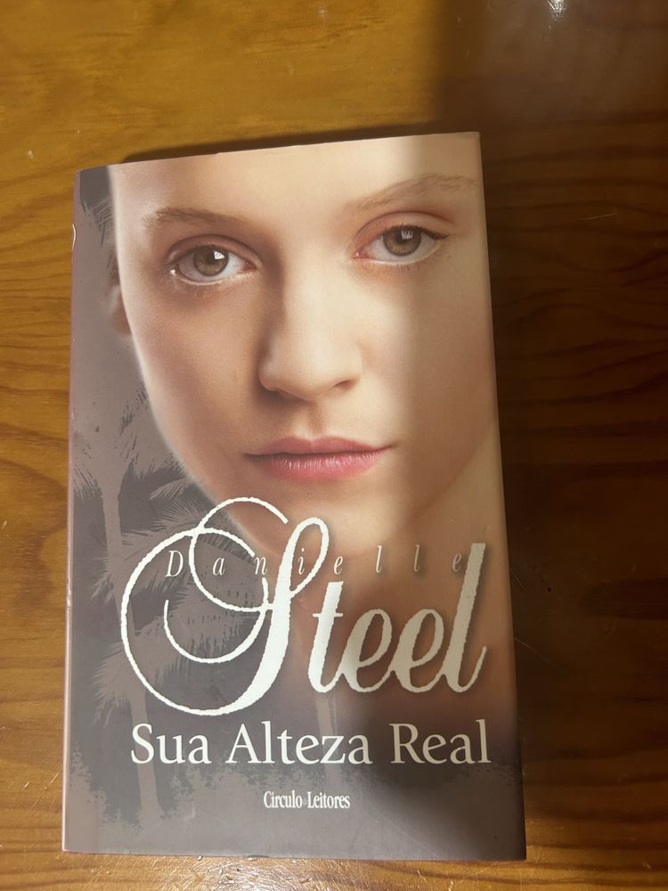 Livro “ Sua alteza real” Danielle Steel