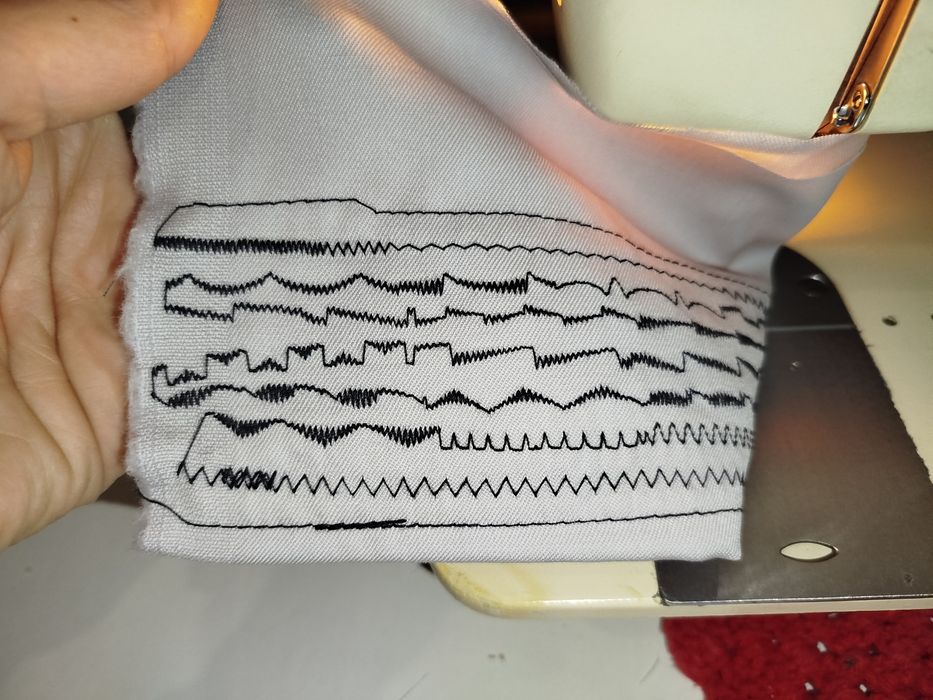 Máquina de costura suprema