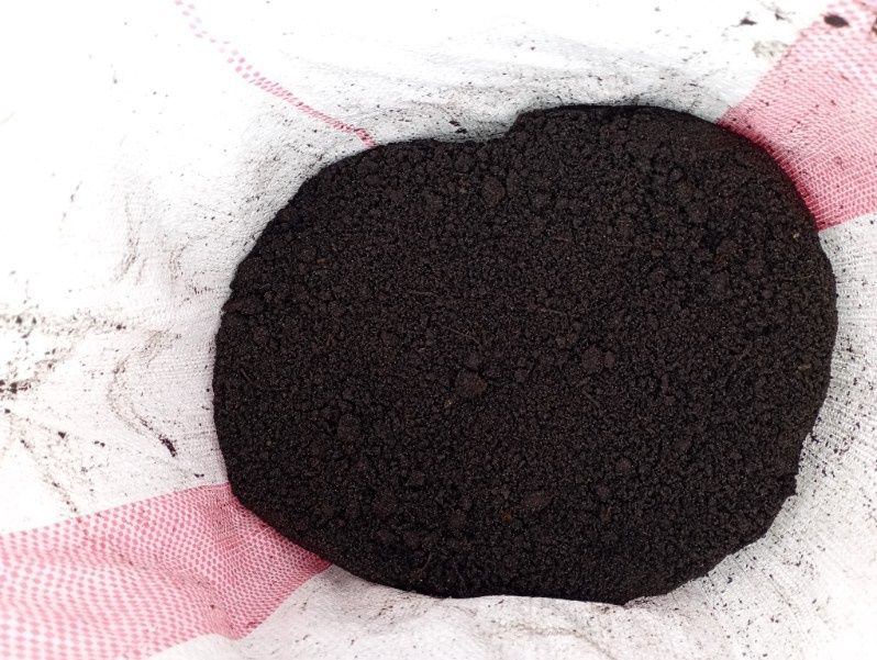 Ziemia ogrodowa, czarnoziem, bez dodatków, czysta, pH 5,5-6,5; piasek